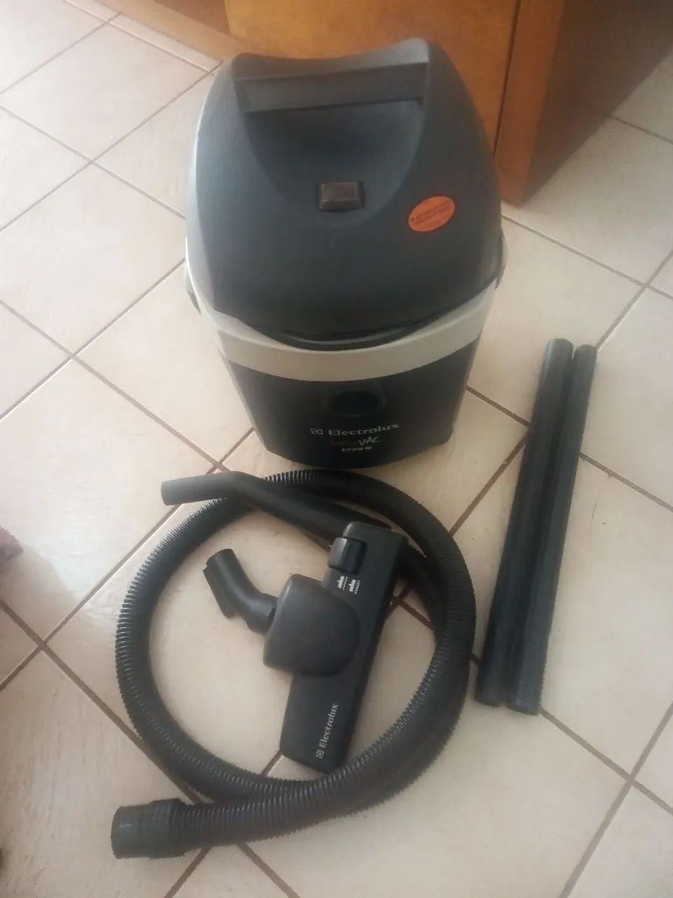 WET AND DRY VACUUM CLEANER - ELECTROLUX