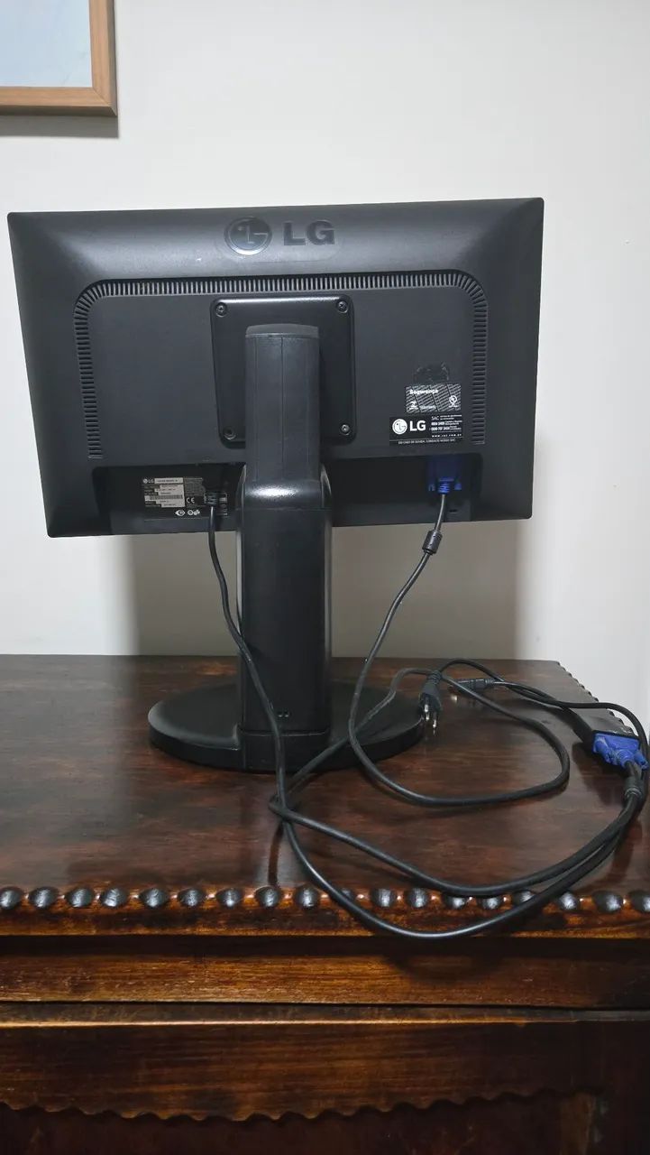 Monitor LCD LG 20 polegadas preto - Foto 2