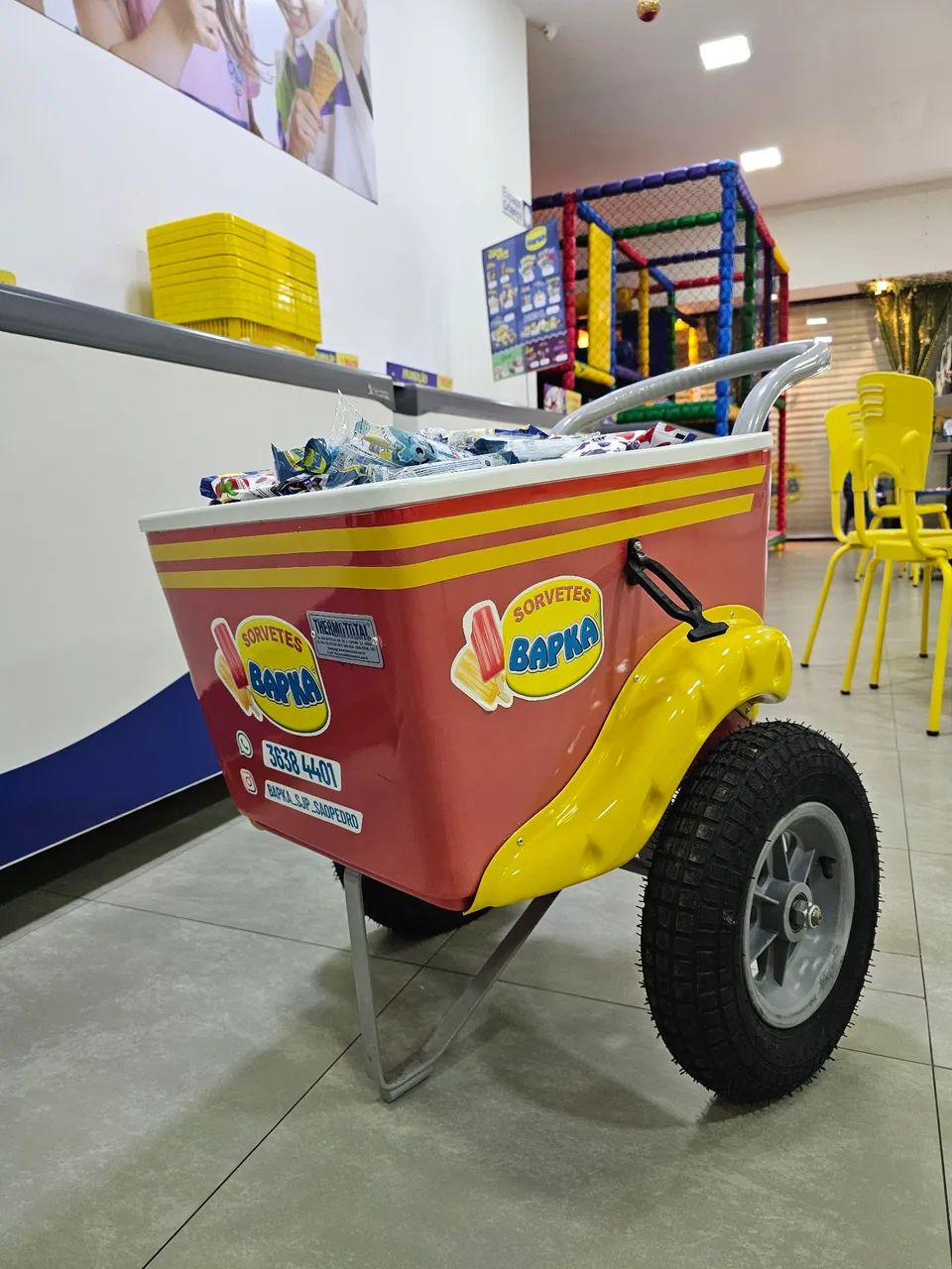 Vende - se Sorveteria em funcionamento