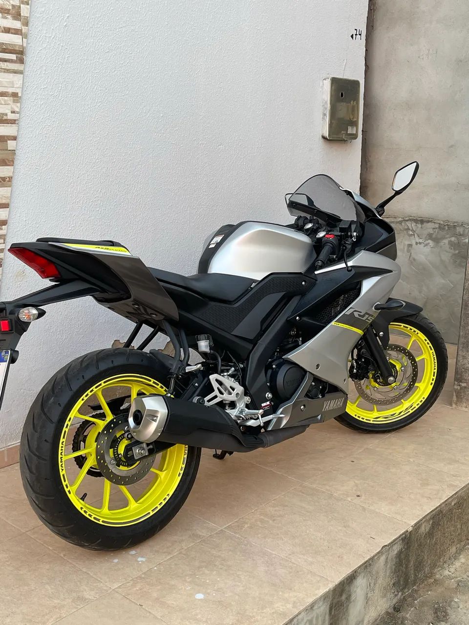 Yamaha R15 - Foto 2