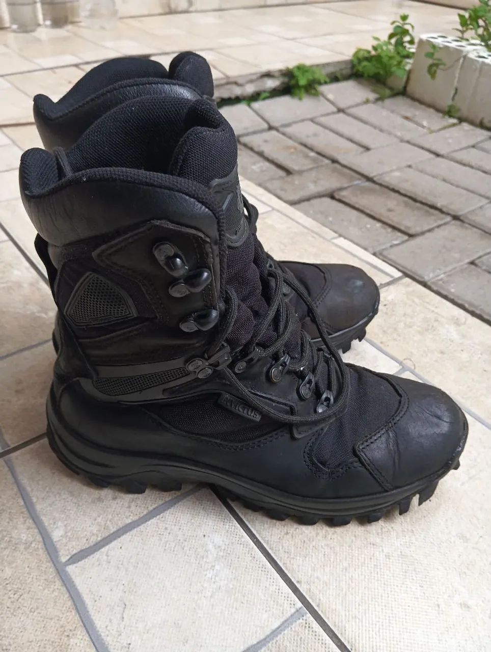 Bota Coturno Invictus 39 impermeável 