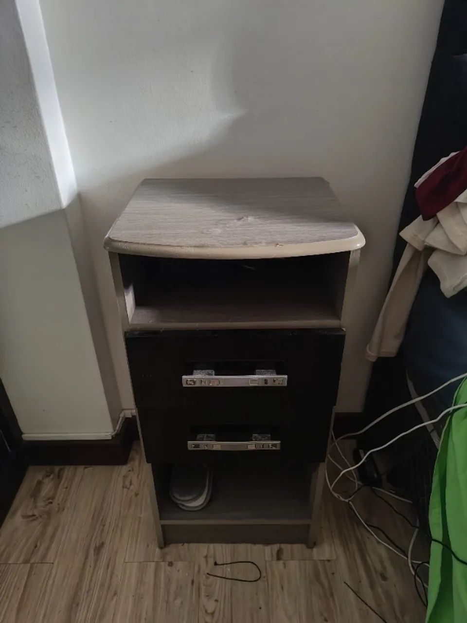 Mesa cabeceira/Comoda com 2 gavetas Preto/Cinza - Foto 2