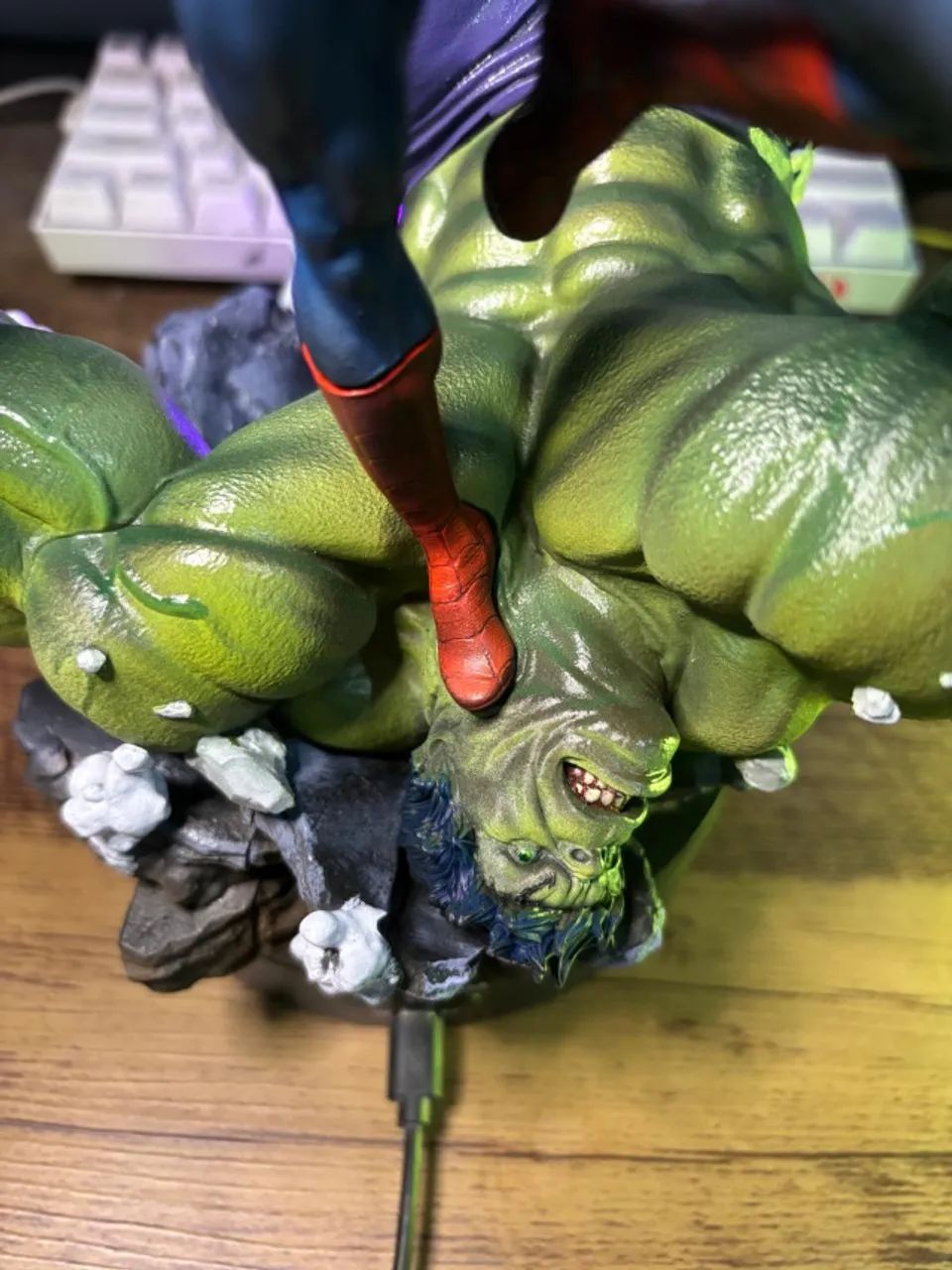 SPIDER-MAN X HULK - ESTATUETA EM RESINA - Foto 5