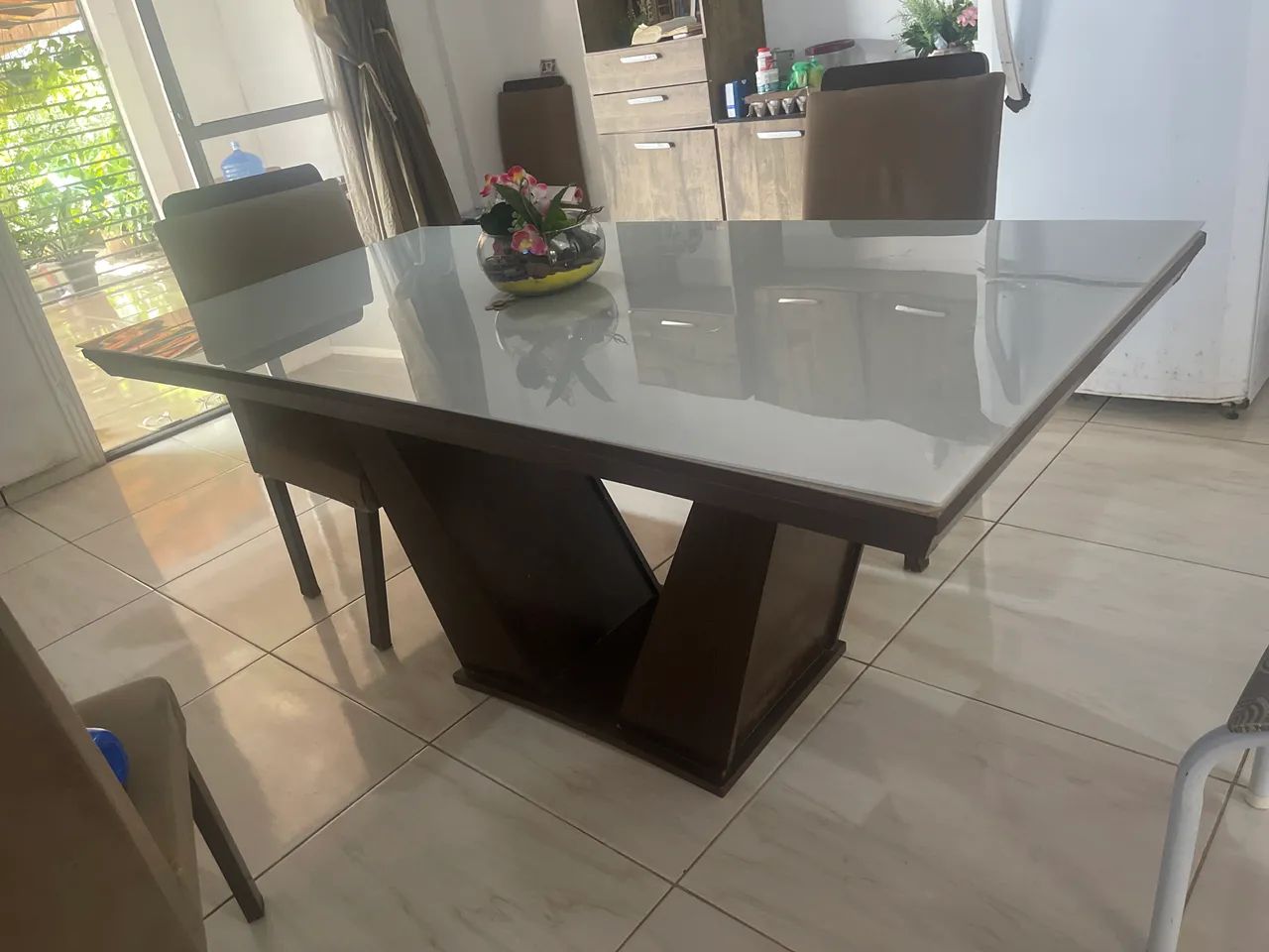 Vendendo apenas a mesa sem as cadeiras!