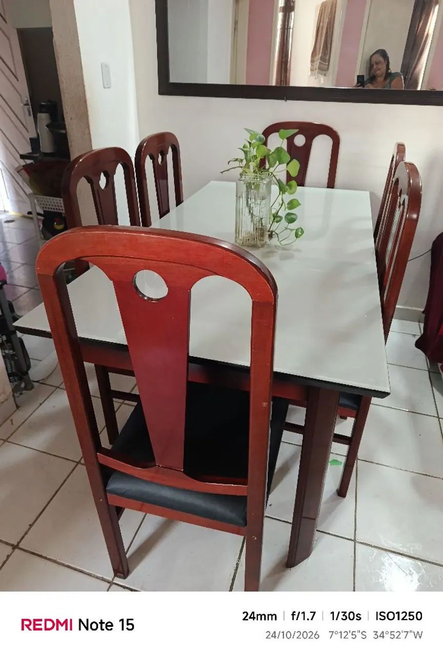 Mesa em madeira seminova
