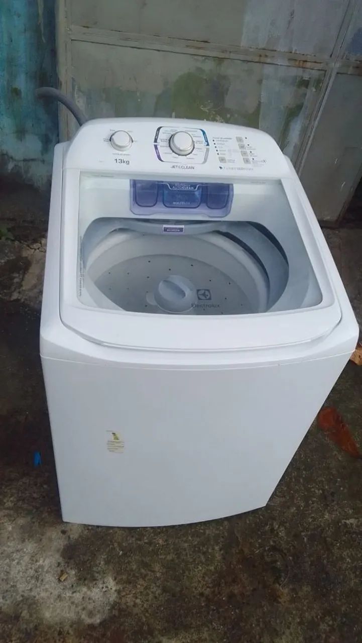 Máquina de lavar roupa funcionando perfeitamente 