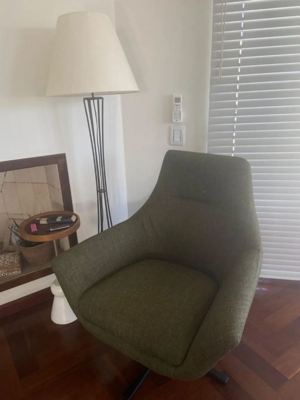 Linda cadeira giratória em tecido verde oliva - ótimo estado - Foto 2