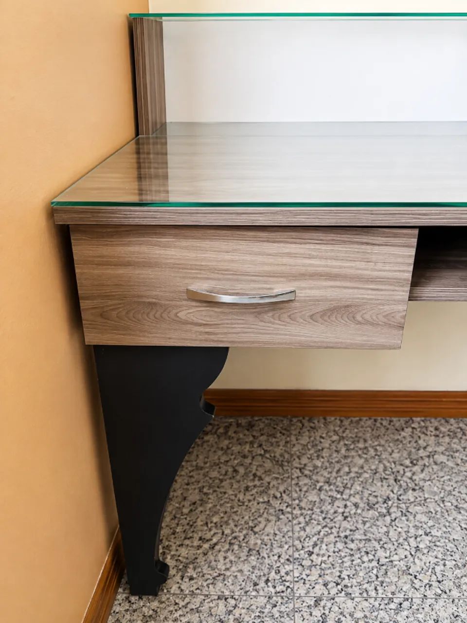 Mesa de Escritório Perfini com Tampo de Vidro - Foto 5