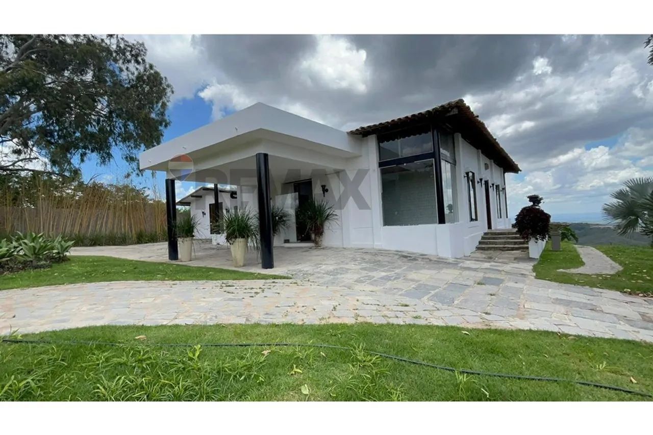 "Luxo e Conforto: Casa de Campo em Chã Grande"