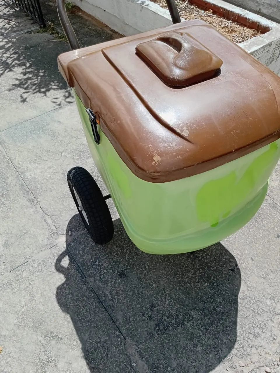 Vendo carrinho de picolé bem conservado  - Foto 2