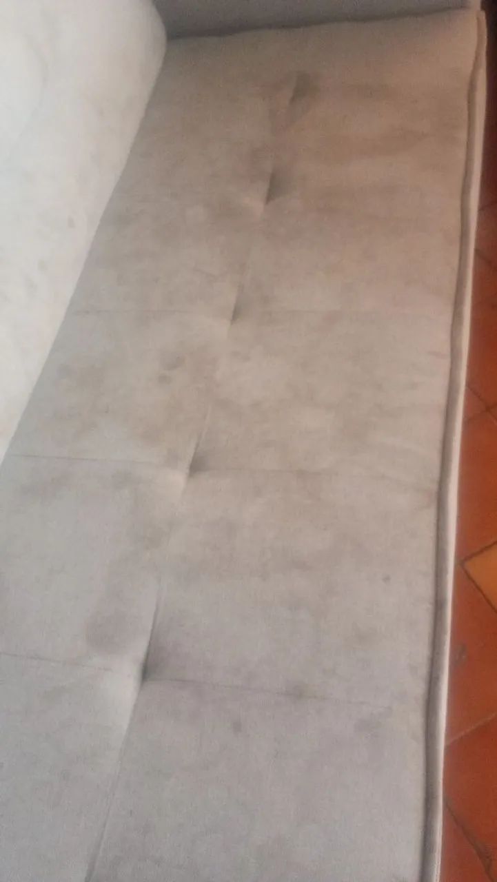 Sofá tecido 3 lugares / entrego / precisa de limpeza  - Foto 4