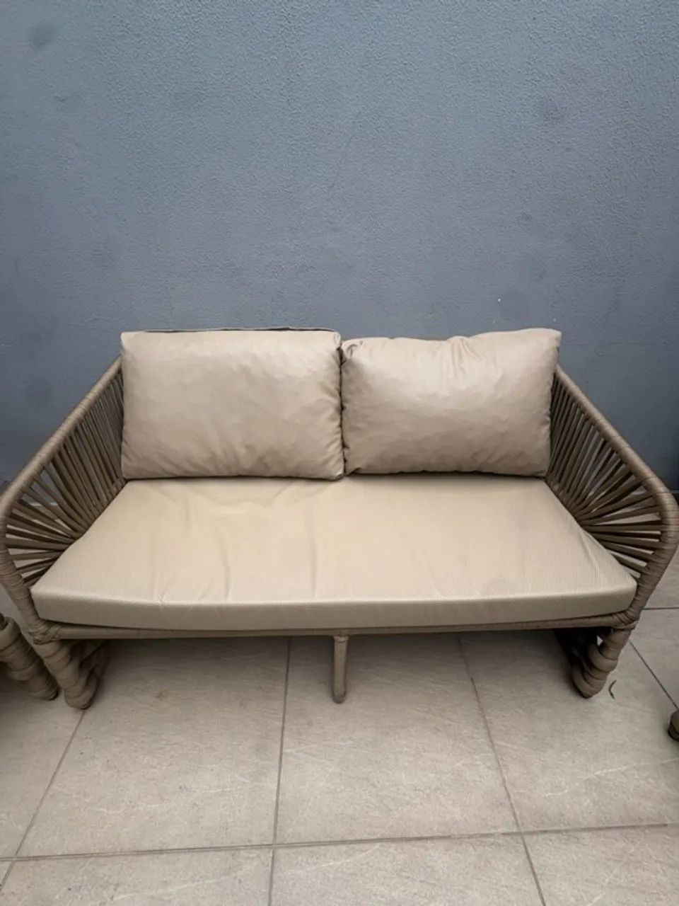 Conjunto em corda náutica - sofá 2 lugares + 2 poltronas com almofadas