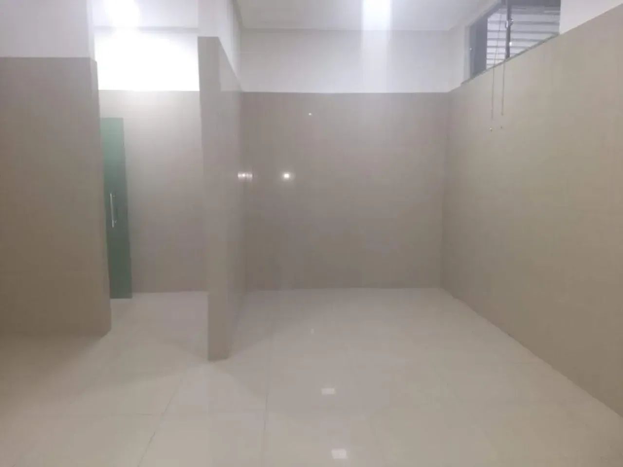 galpão 9500m2 com docas - Foto 5