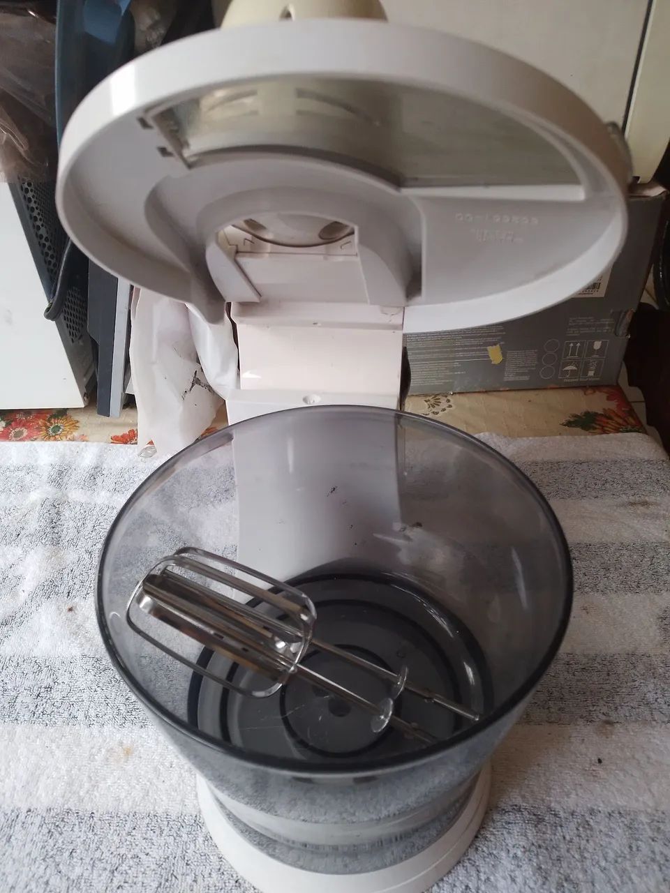Batedeira elétrica Black&Decker semi-nova funcionando perfeitamente  - Foto 4