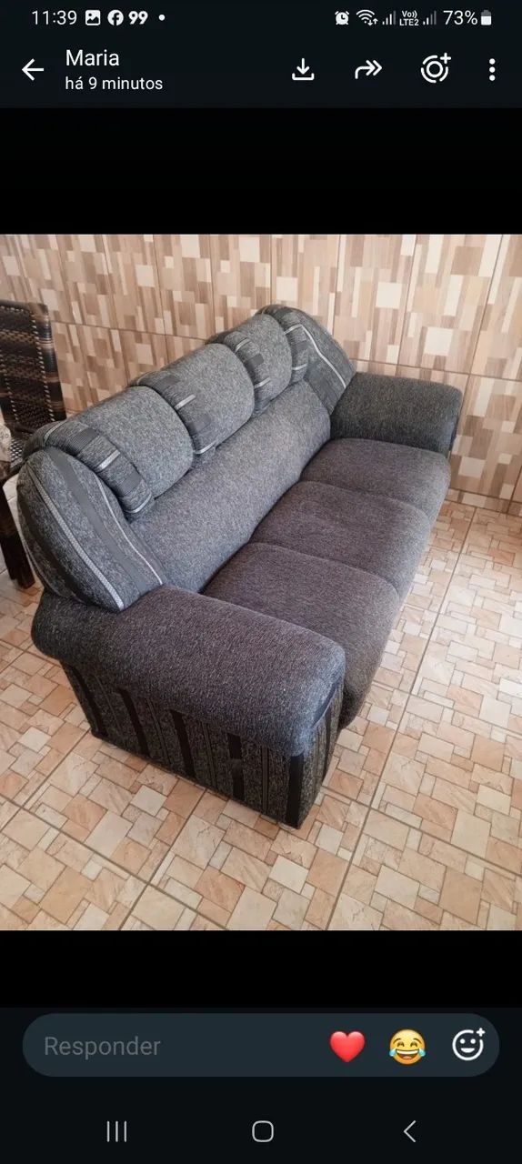 Sofá de 2 e 3 lugares e um Rack pra televisão grande 