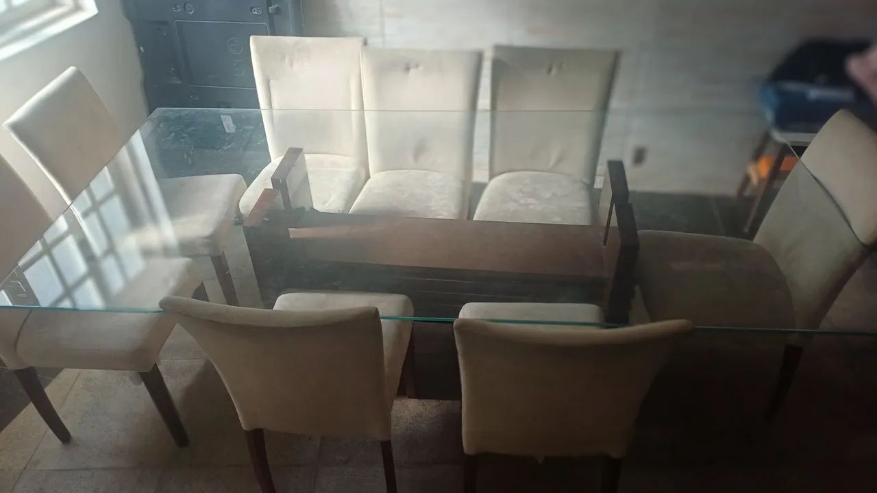 VENDO CONJUNTO DE MESA DE JANTAR COMPLETO COM 8 CADEIRAS - Foto 3