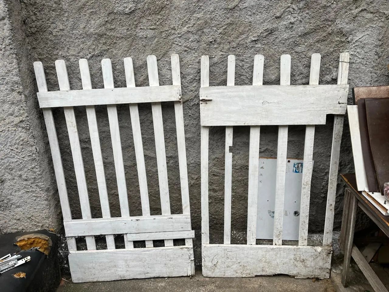 Portão de madeira maciça de qualidade