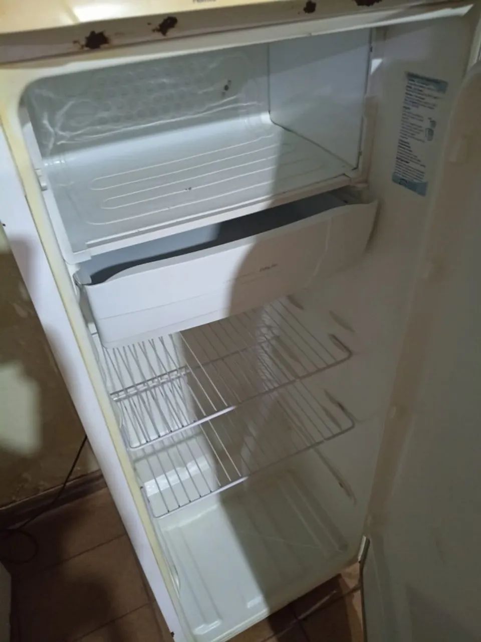 geladeira com defeito 