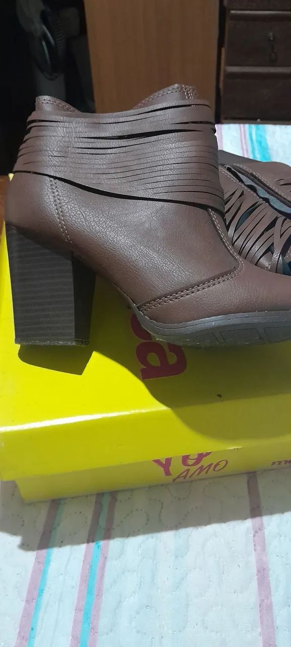 Bota semi nova 