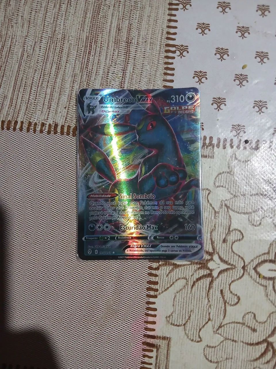 Carta pokemon umbreon colecionavel rara