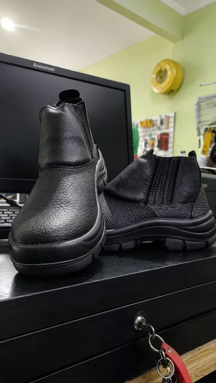 BOTA BICO DE FERRO