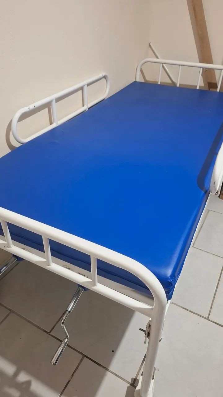 Cama Hospitalar Articulada em Aço + Colchão Casca de Ovo (Com Grades e Rodinhas) - Foto 5