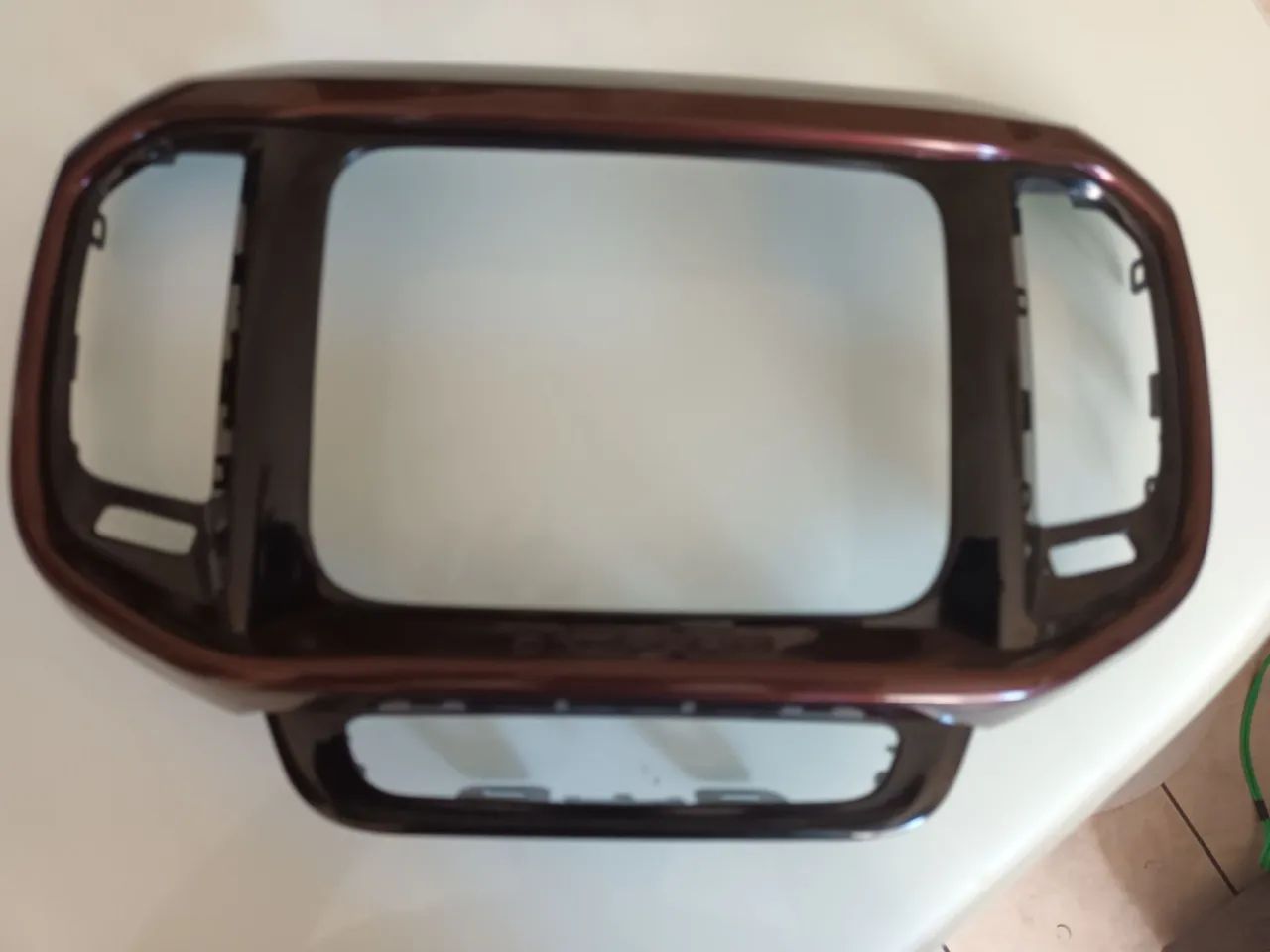 Moldura original para multimidia da Fiat Toro 