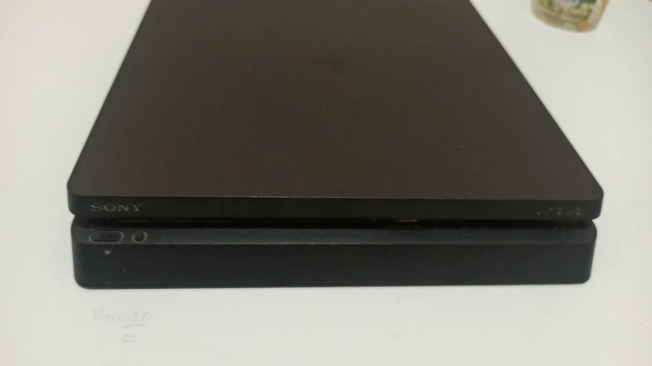 Ps4 slim 1tb ,2 controles, 6 jogos, com caixa  - Foto 3