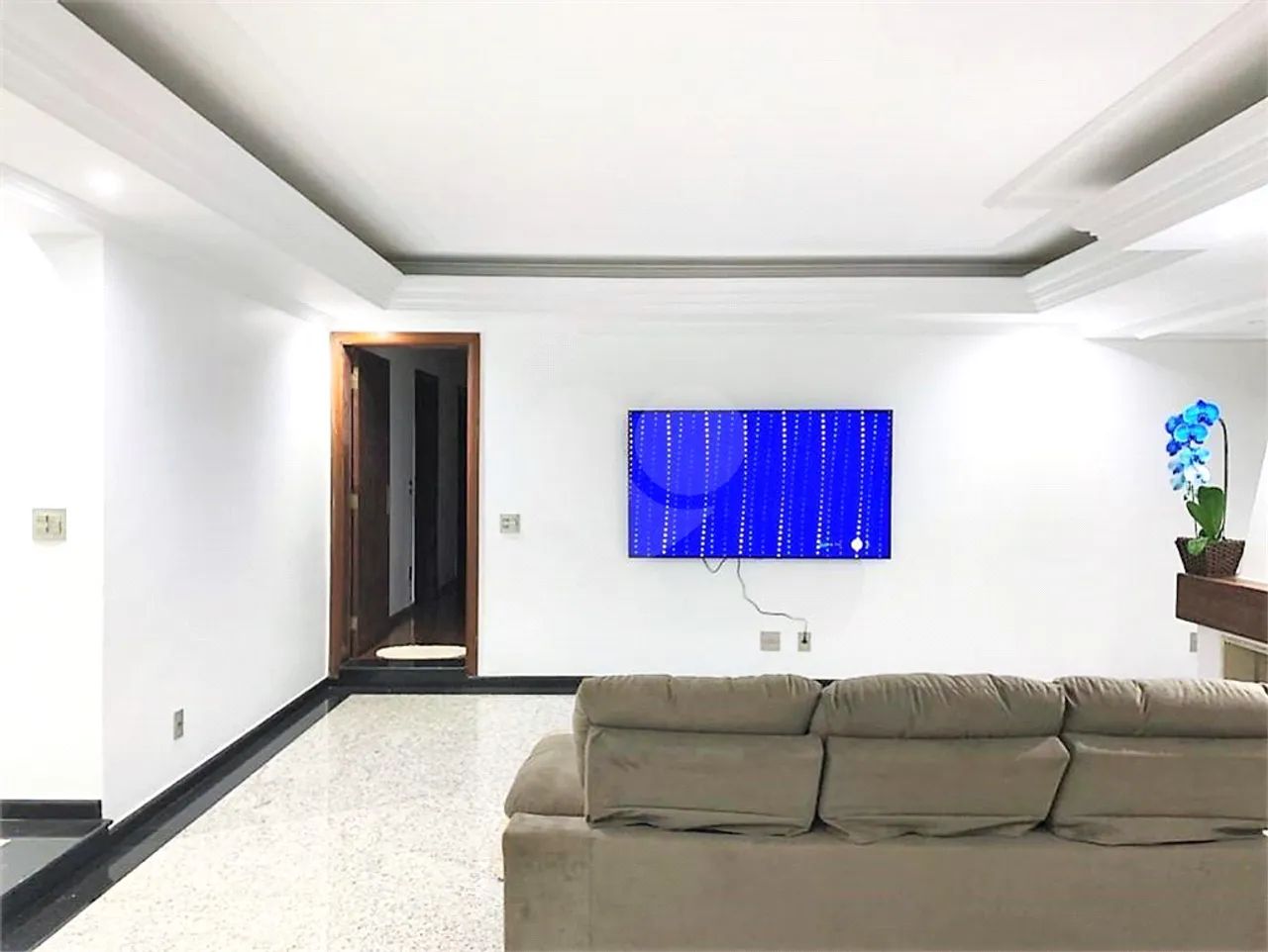 Apartamento com 270 m2, 5 domitórios sendo 4 suítes e 3 vagas de garagem cobertas - Foto 4