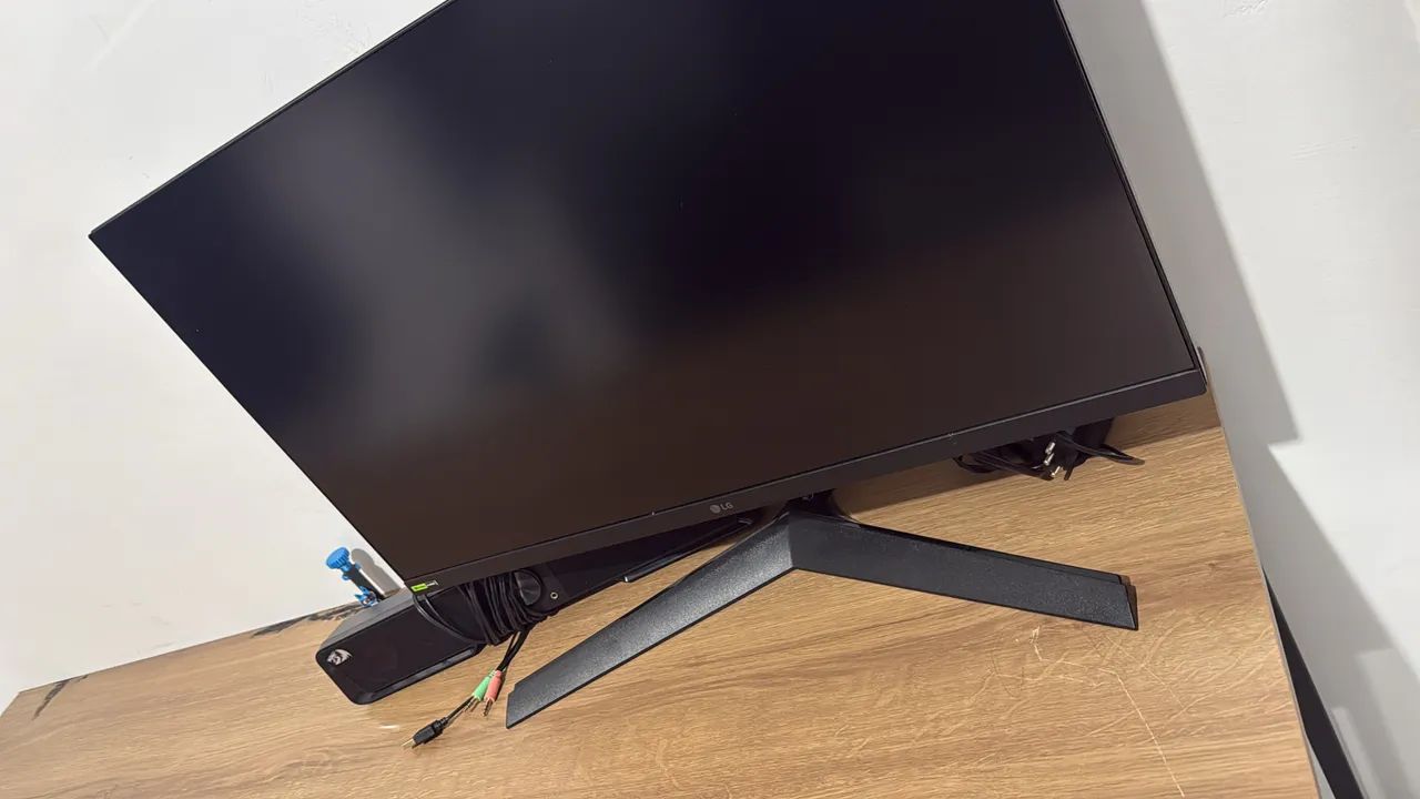 Monitor Lg ultragear 27 polegadas 180hz usado pouquíssimo 