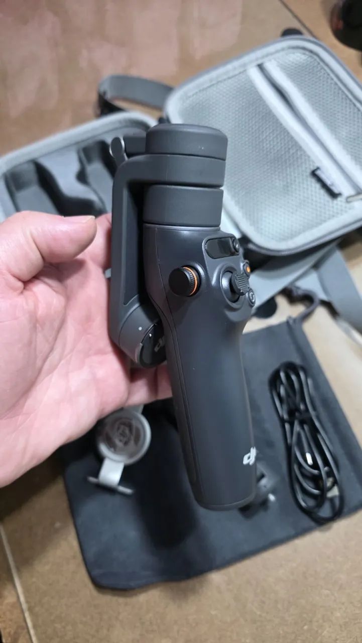 Kit DJI Osmo Mobile 6 + Maleta Rígida - Foto 3