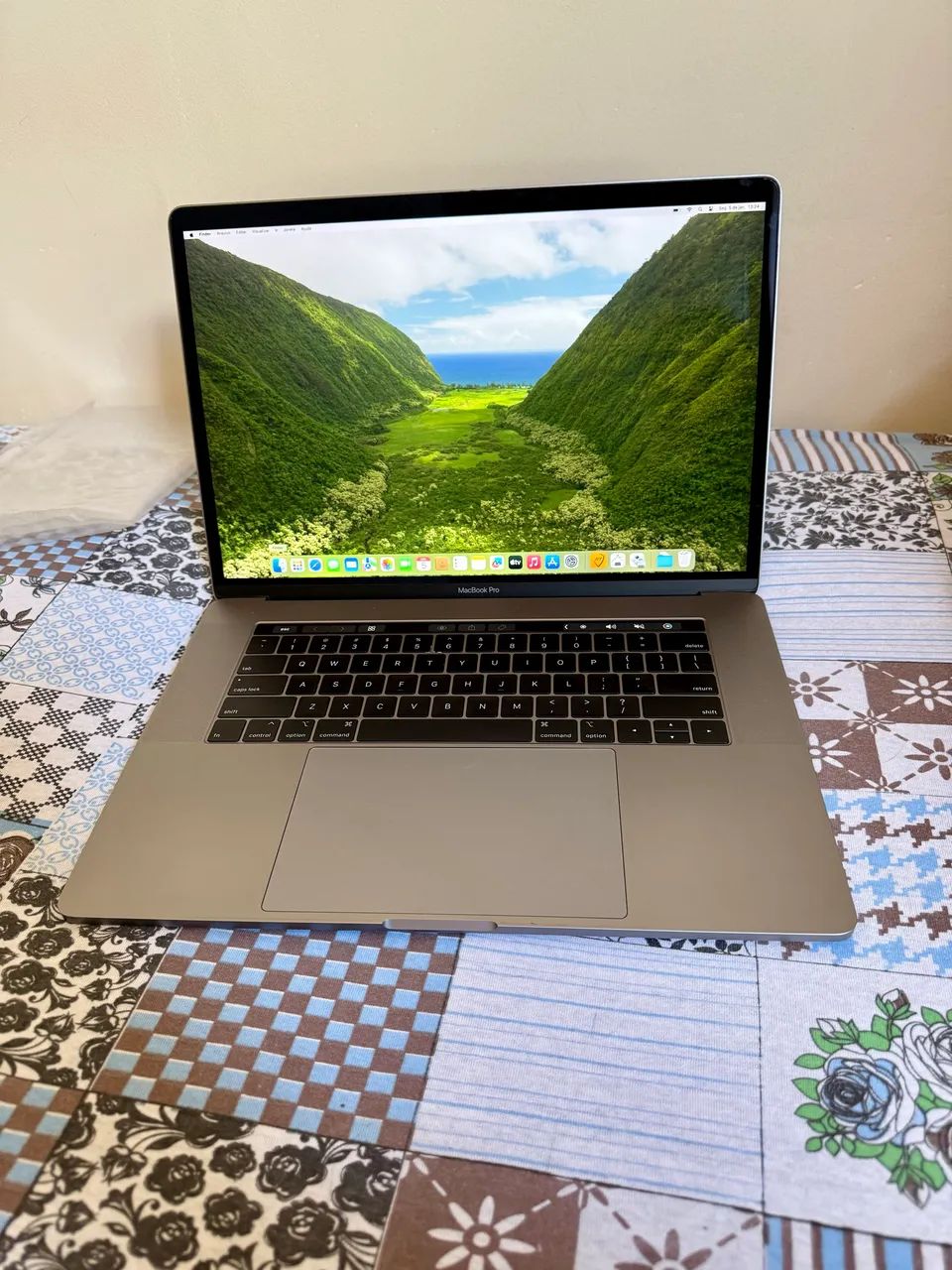 MacBook Pro 15 2017 - Core i7 | 16GB RAM | SSD 256GB | Radeon