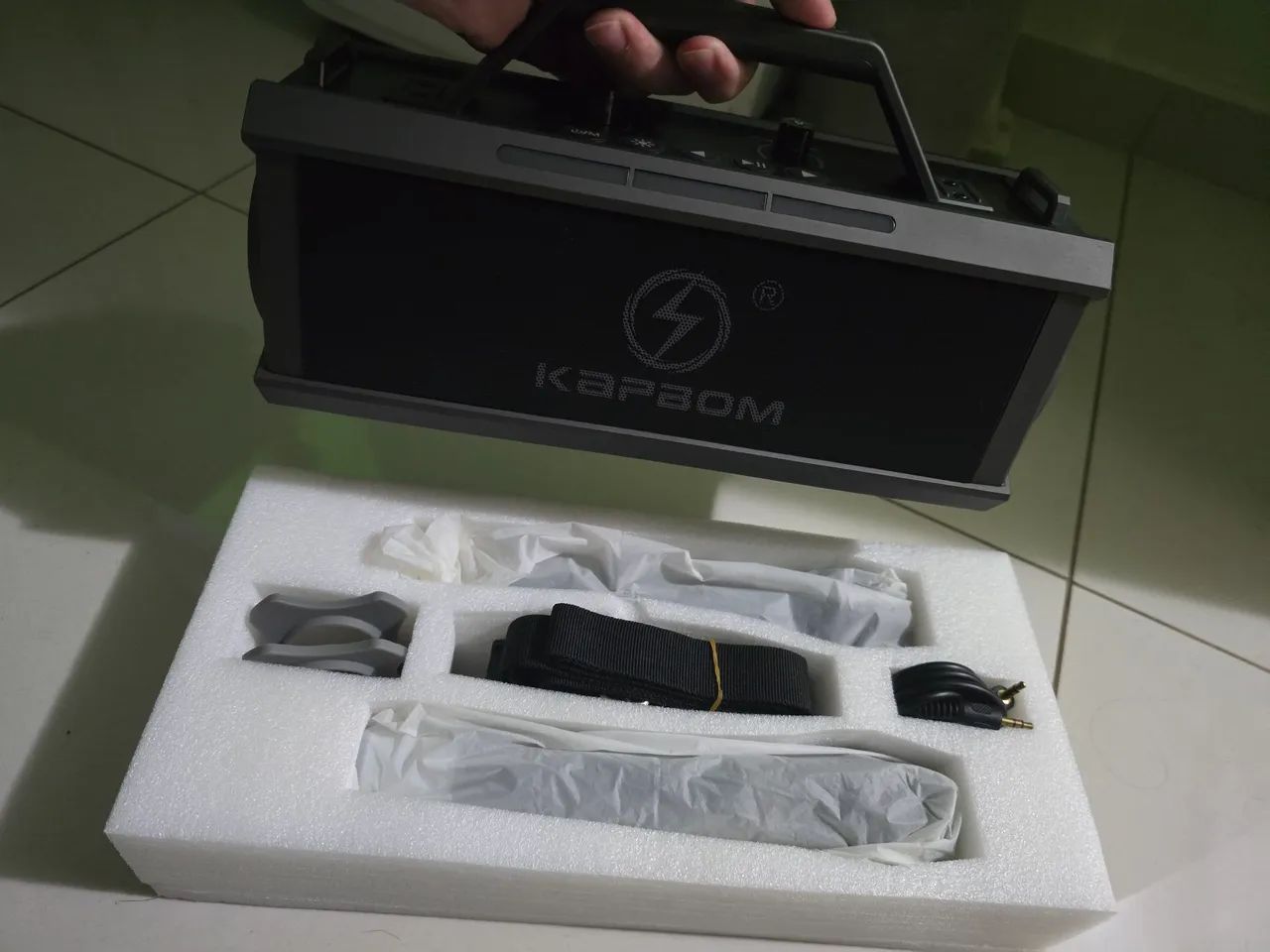 Caixa de som com 2 microfone 120w