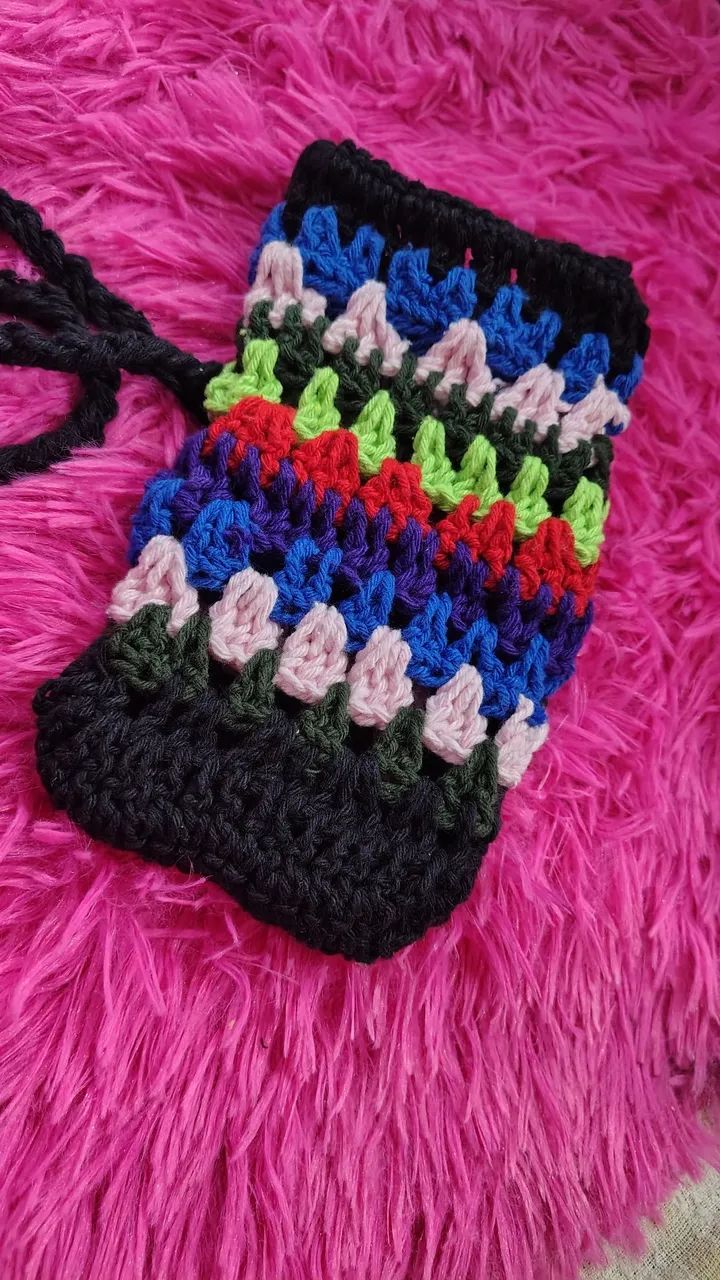 ACEITO ENCOMENDAS 20,00! BOLSINHA DE CROCHÊ!  - Foto 2