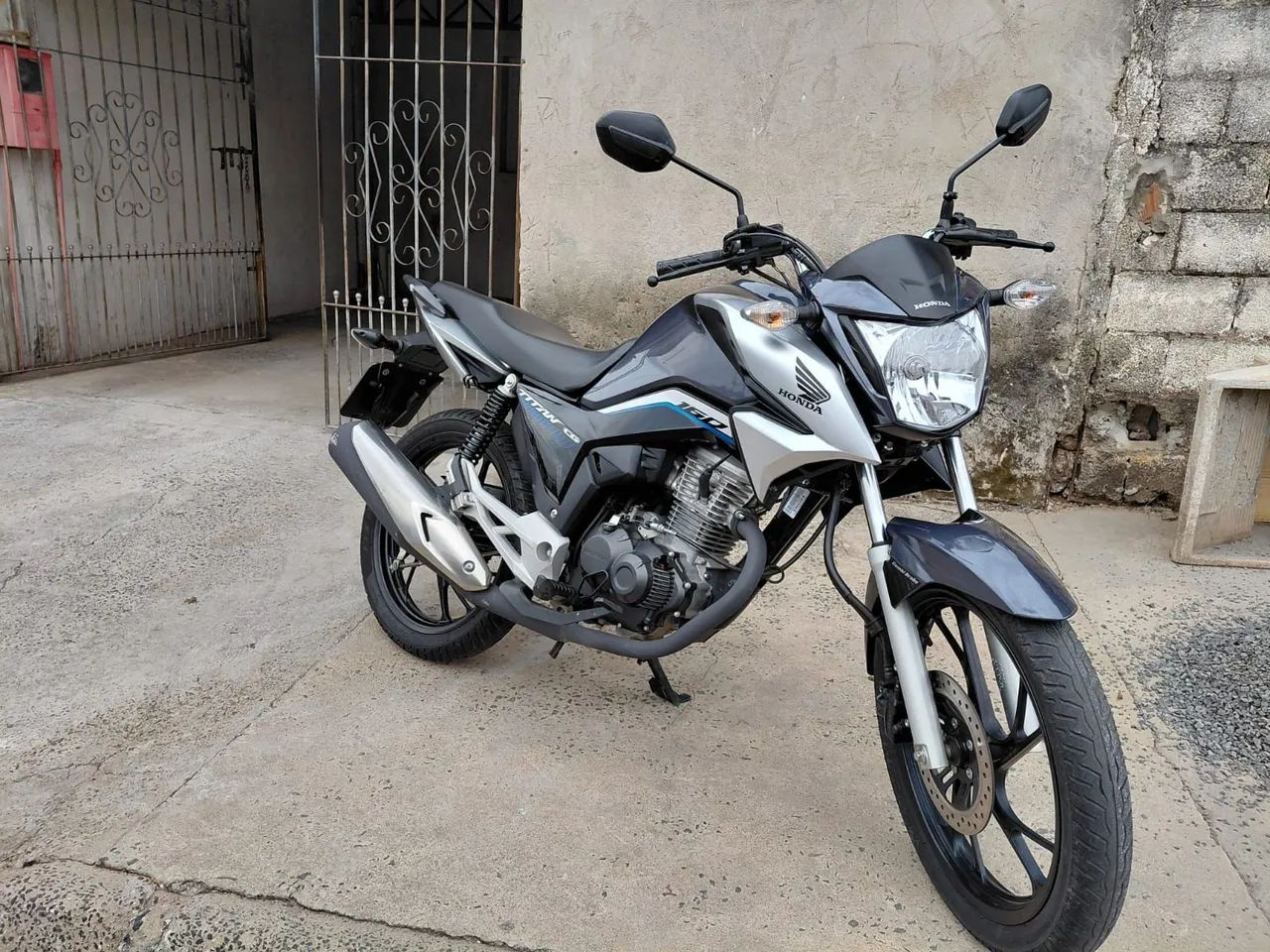 Titan 160 