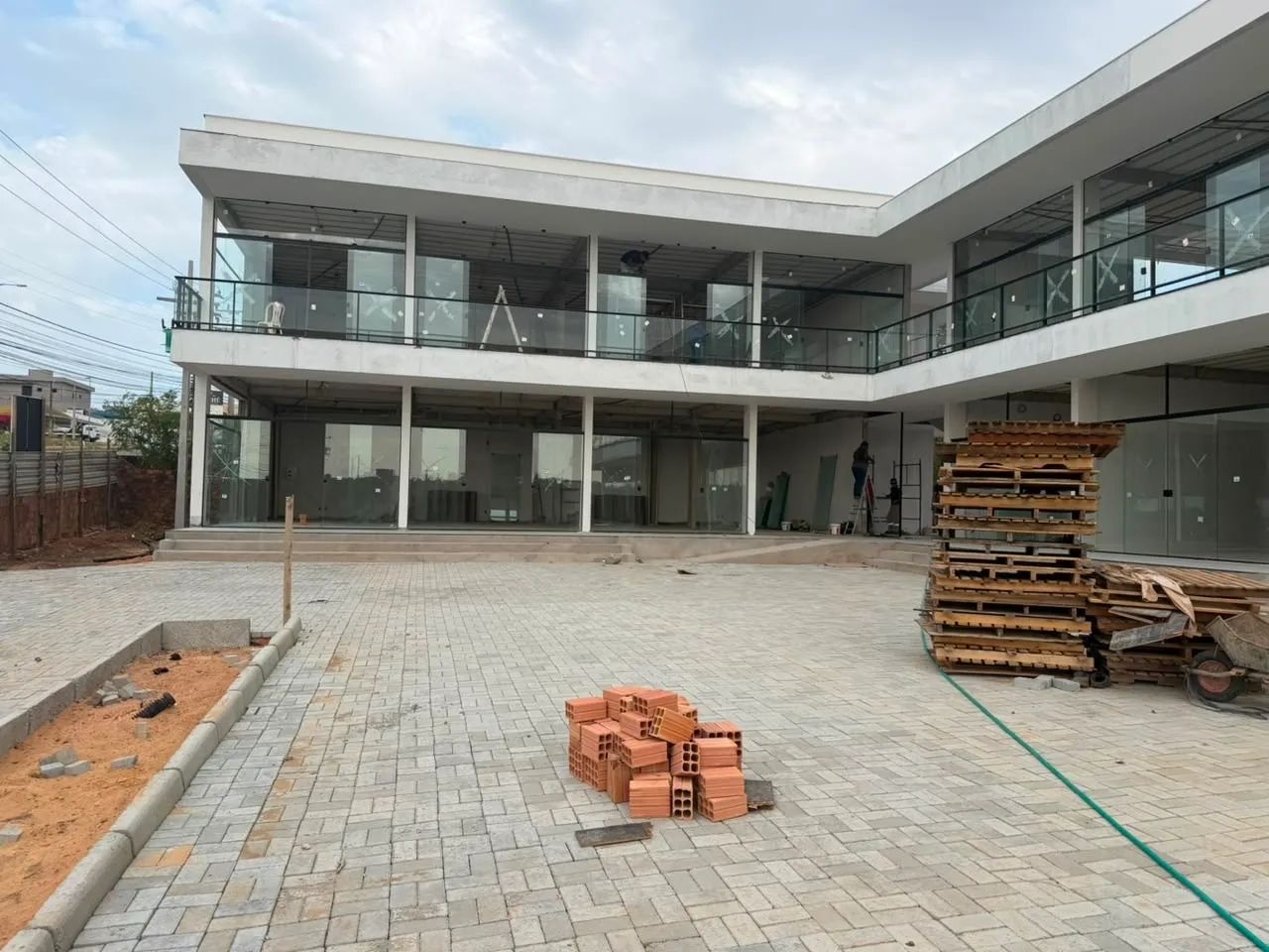 LOJAS COMERCIAIS NA AVENIDA DO ARAÇAGY - Foto 2