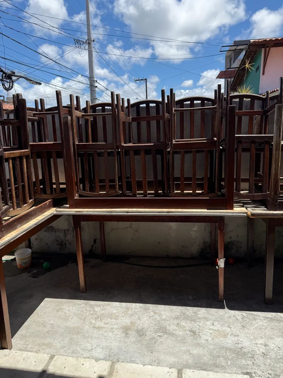 Conjunto de mesas e cadeiras, com 4 cadeiras 