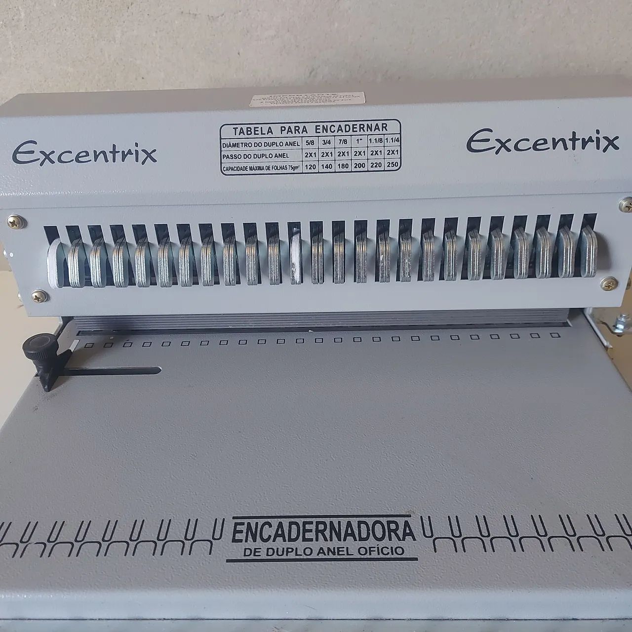Encadernadora 2×1442917136064194561