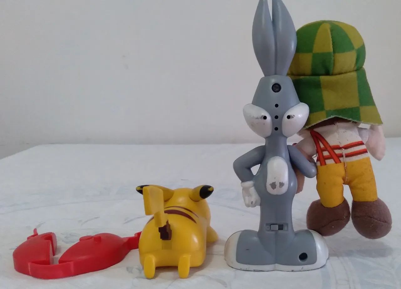 Conjunto de bonecos Pernalonga, Pikachu e Chaves - Foto 2