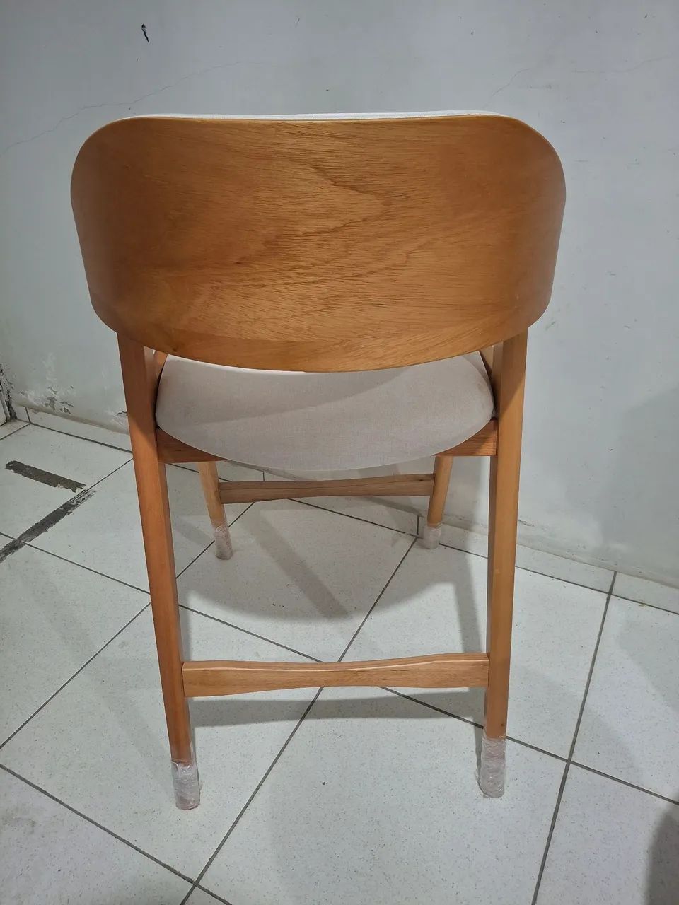 Banqueta Alta em Madeira Maciça - Foto 2