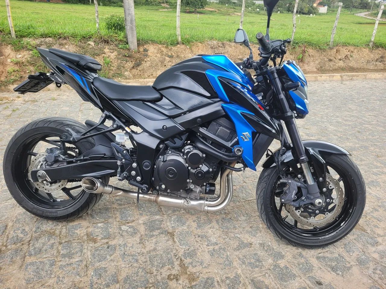 Suzuki GSXS750 - Foto 4