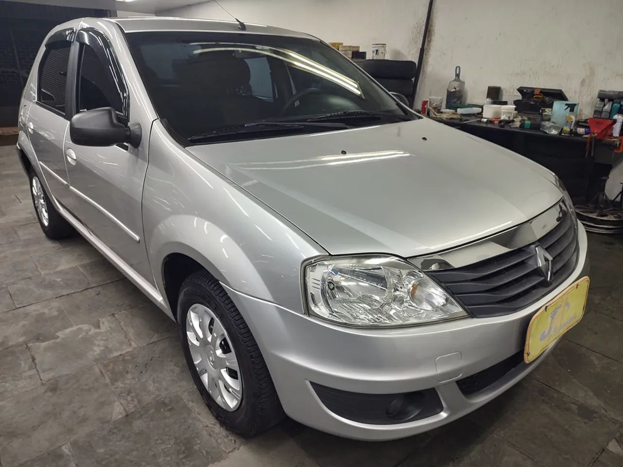 Renault Logan Expression Hi-flex 1.6 8V 4P 2013