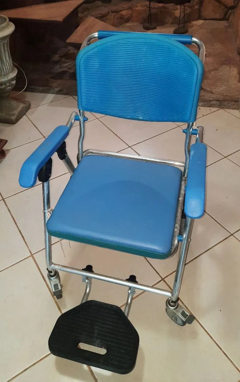 Cama Hospitalar e Cadeira de banho/transporte - Foto 3