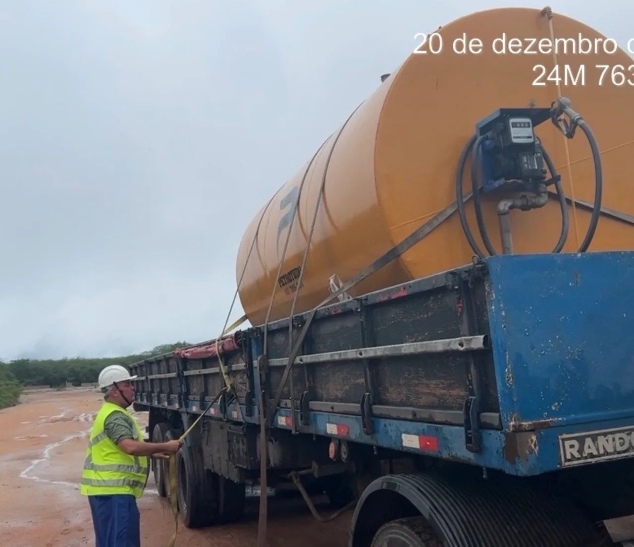 VENDE-SE TANQUE DE COMBUSTÍVEL - 10.000 LITROS - Foto 3