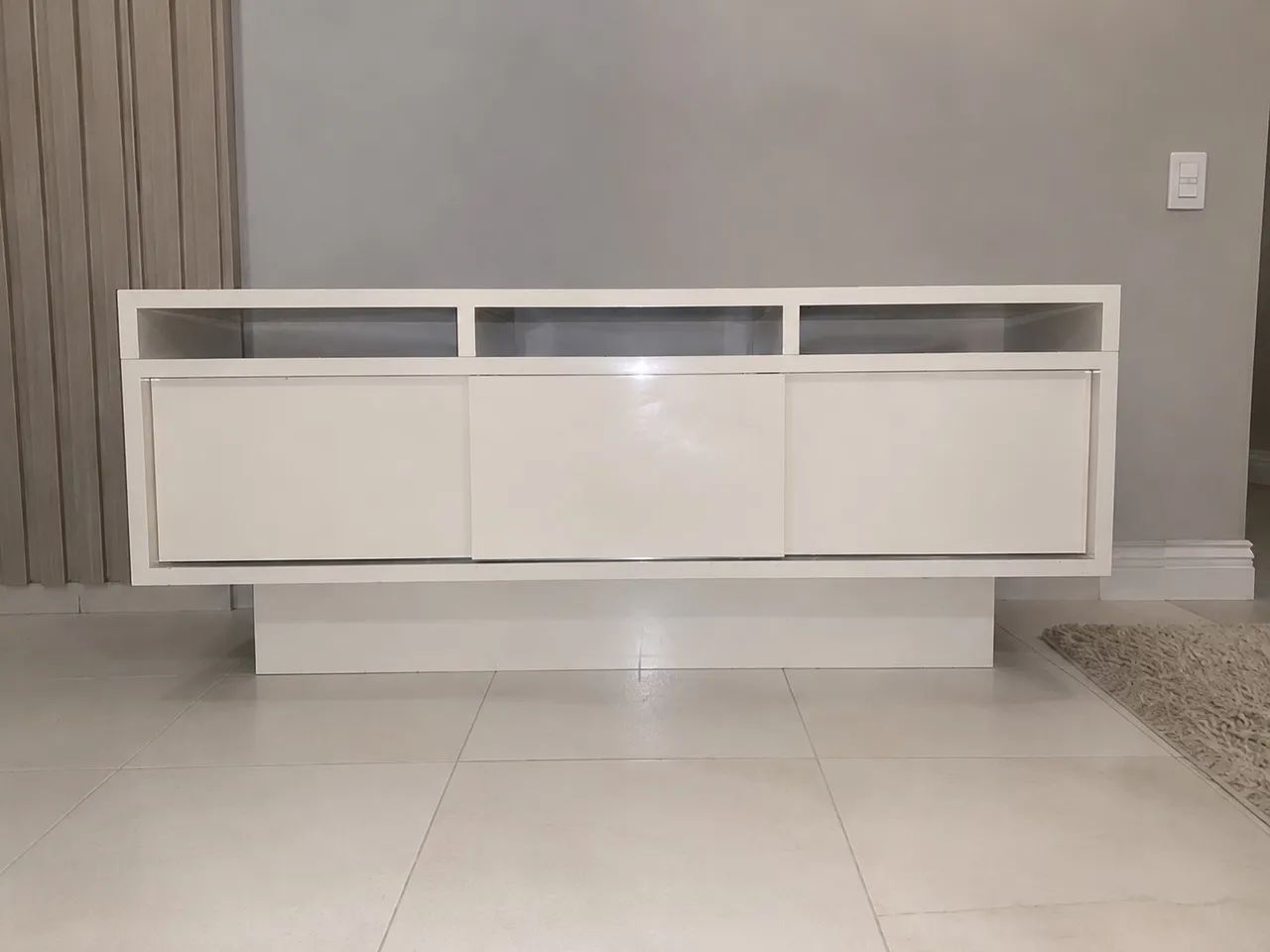 Móvel bege laqueado em mdf