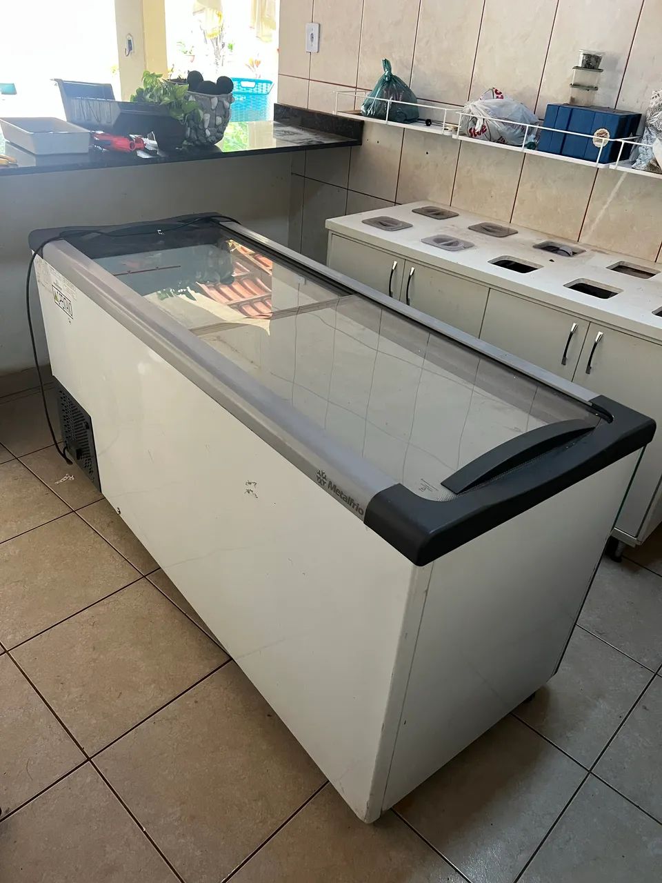 Freezer semi novo com excelente funcionamento 