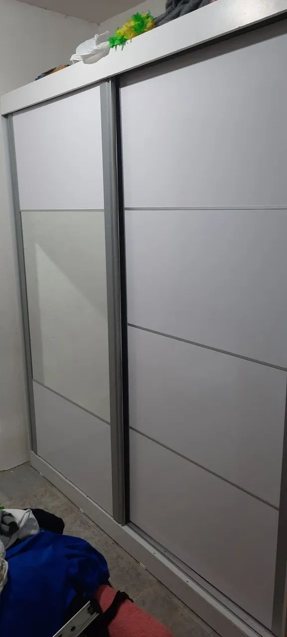 Vendo guarda-roupa bem conservado 