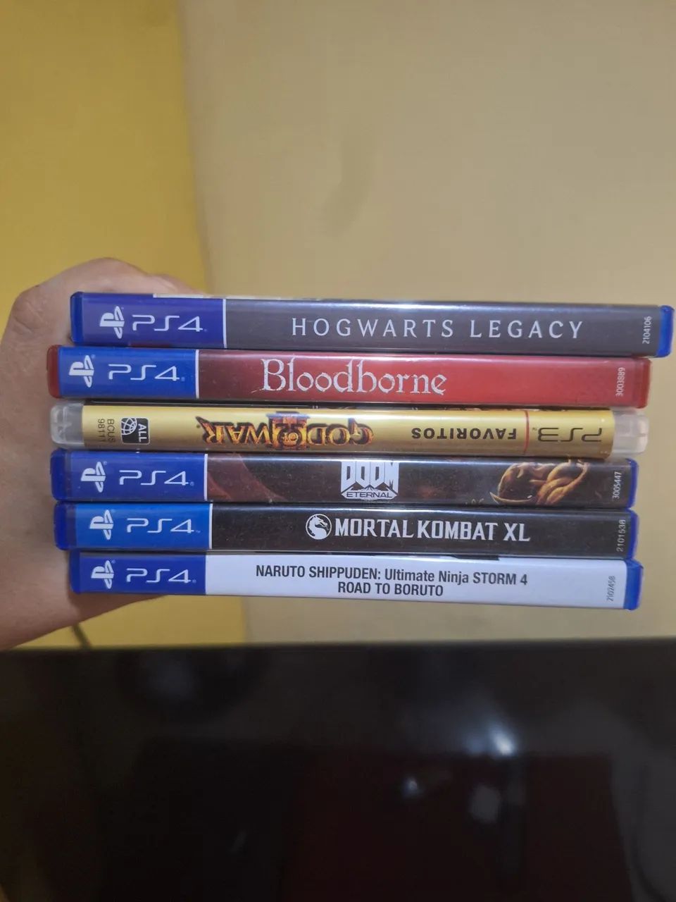 Ps4 com 2 controle e Jogos 