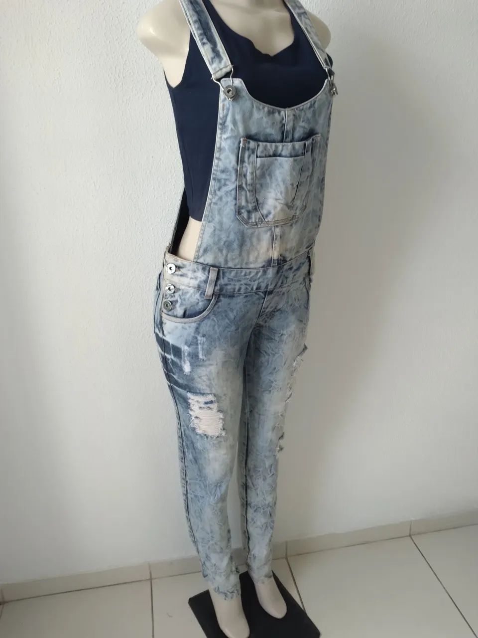 Macacão Jeans estiloso Tam _ 38 no Precinho  - Foto 2