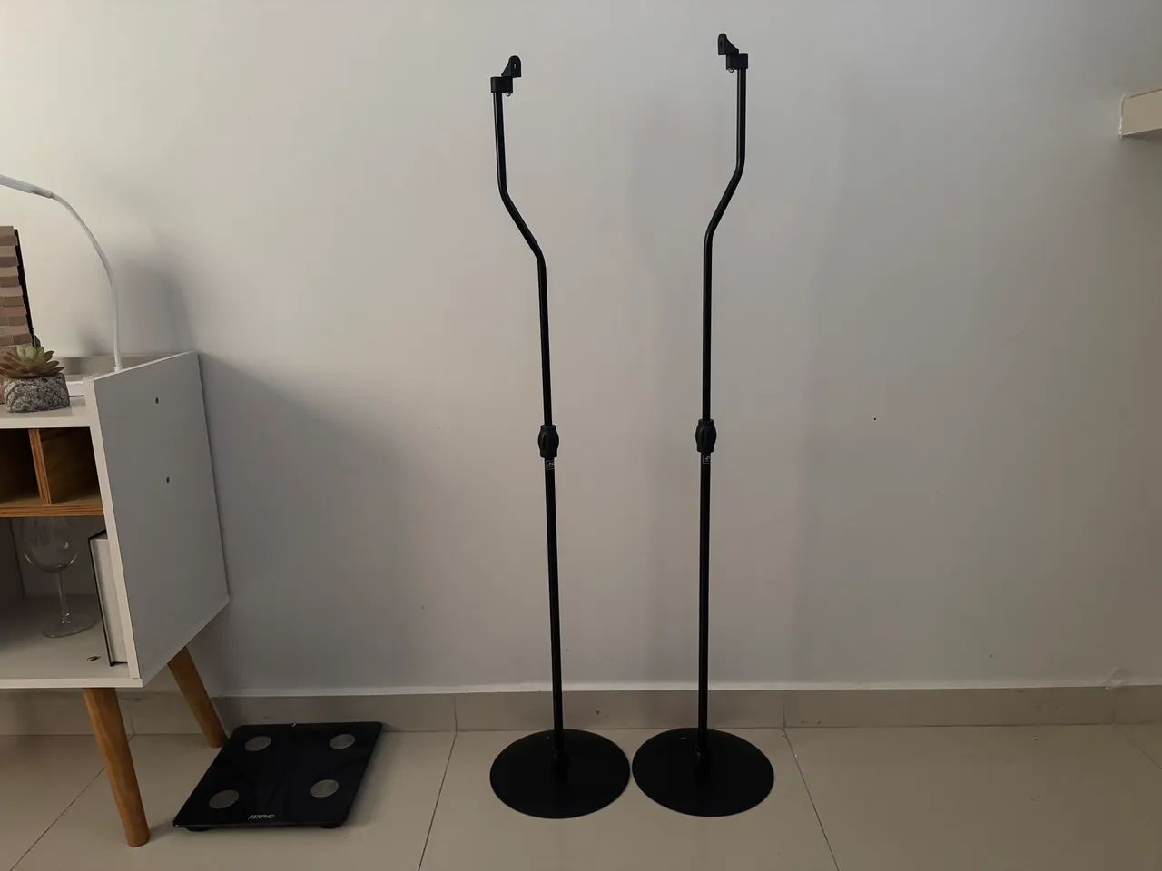 Home Theater par suporte pedestal p/ caixas satelites